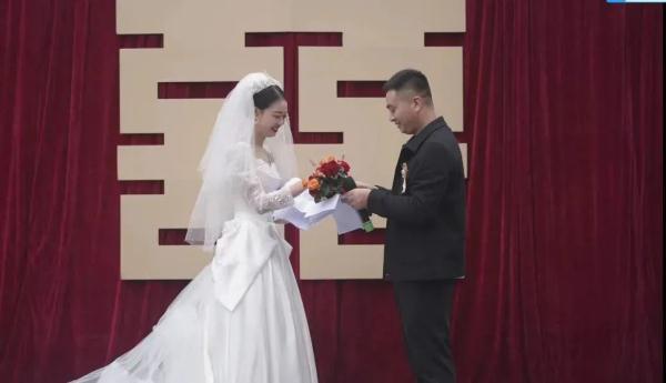 恭喜！他们结婚了！这场婚礼火了……
