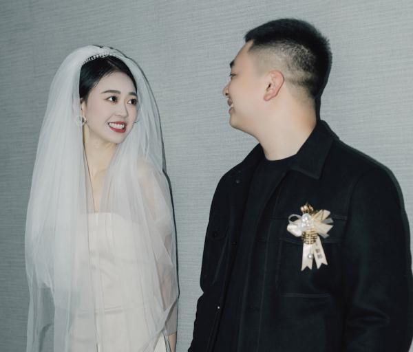 恭喜！他们结婚了！这场婚礼火了……