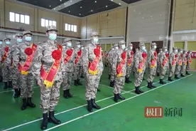 百余新兵踏上从军报国征程图片