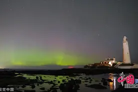 英国夜空极光显现图片