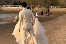 春暖花开，泰安新晋“海景”婚纱取景地，三对新人遇上最美夕阳图片