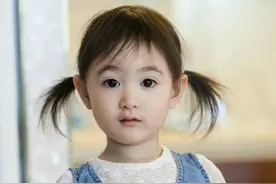 还记得《爸爸回来了》中李小鹏的女儿奥莉吗？11岁的她去参加花滑比赛了……图片