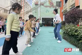 创意足球 快乐游戏 ——苏仙区直属机关幼儿园足球活动图片