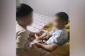 三岁哥哥“教育”弟弟，弟弟一本正经答应视频封面