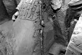 秦兵马俑一号坑最新考古发现 出土青铜剑破解“王负剑”历史谜团图片