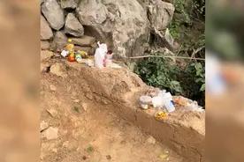 景区回应“20元人民币打卡地”遍地垃圾：村民私设景点视频封面