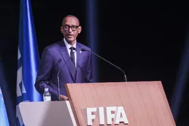 因凡蒂诺连任国际足联主席图片