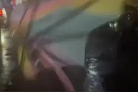 你今天加棉衣了吗？长沙刮大风，雨伞直接被吹散架图片