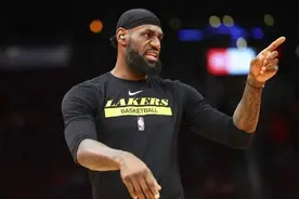 记者：施罗德说詹姆斯一天三练 努力复健并恢复比赛体型图片