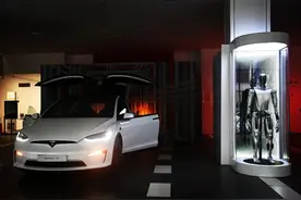 特斯拉人形机器人“擎天柱”亮相光谷，湖北首发图片