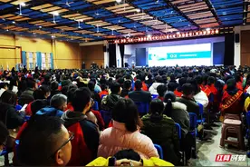 张家界金海中学举行中考百日誓师大会图片