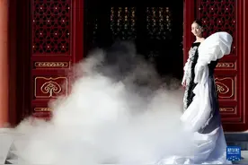 熊英·盖娅传说非遗时尚大秀在京举行图片