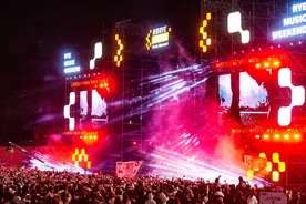 麦田音乐周末“点燃”江城夜图片