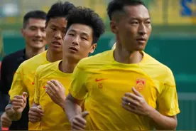 （体育）足球——国足在广州集训图片