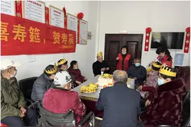 武汉这个社区为老人举办集体生日宴图片