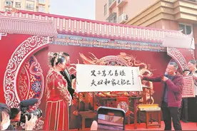 《失孤》原型郭刚堂儿子昨日大婚 刘德华送来拍电影时的摩托车驾驶证图片