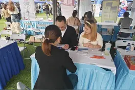 求职旺季到来，企业招聘“老法师”为应届毕业生“支招”图片