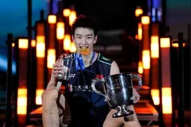未来可期！00后小将李诗沣首夺全英赛男单冠军图片