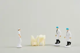 牙齿一定要“洁白”吗？保护天然牙，牙齿健康最重要图片