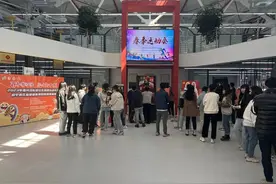 午间一小时能干嘛？这些白领青年走出“格子间”快乐动起来~图片
