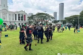 新加坡也过爱尔兰国庆日？到处都是“小绿人”~图片