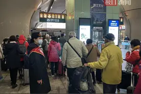 武汉火车站已迎来70多个团队近10万赏樱客，客流超过2019年图片
