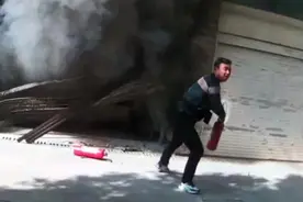 “请别催单，你的外卖小哥可能正在救火”图片