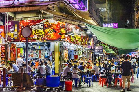 螺蛳粉、红油面皮、麻辣小龙虾……更多香港人迷上内地小吃零食