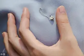 针刺色狼！印度女性防身出新招：在手提包或身上放一根别针图片