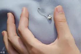 针刺色狼！印度女性防身出新招：在手提包或身上放一根别针图片