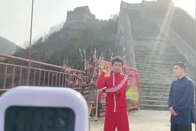 1分钟154次！松江“双节棍达人”再破吉尼斯世界纪录图片