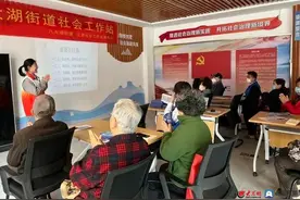 市南区八大湖街道社工站开展第二期“老智慧”长者智能手机学习活动图片