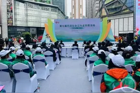 重庆社工专业人才达7.26万 到2025年每千名老人至少配1名社工图片