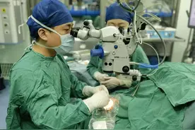 国内首例！最新后巩膜加固系统拯救30岁女子“眼部绝症”图片