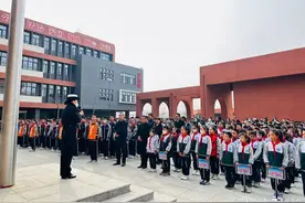 共护平安！德州十中萱蕙校区开展“交通安全进校园”主题宣讲活动图片