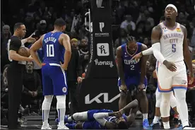 记者：没人知道乔治伤的严重程度，更衣室有一定程度的担忧图片