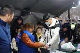 61人落网！专车接送、放哨设卡，赌博团伙“狡兔七窟”终难逃法网图片