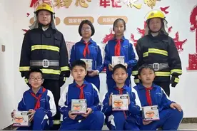 上了央视新闻的小学生获得正式身份了！图片