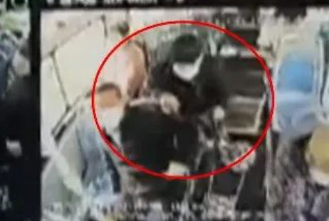 引发热议！急刹车致一名乘客摔倒死亡，公交车司机获刑