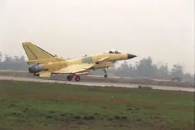 “中国人飞不了三代机”？歼-10首飞25周年，背后细节披露图片