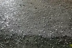 怀化多地昨晚下起冰雹，当地居民：往年也下过，但没这么大图片