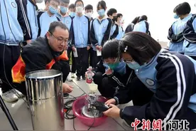 河北武强开展气象科普活动 百余名学生感受“万千气象”图片