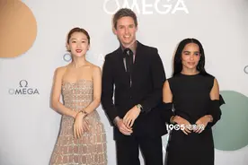 左右逢源！小雀斑同周冬雨 “嫂子”佐伊亲密合照图片