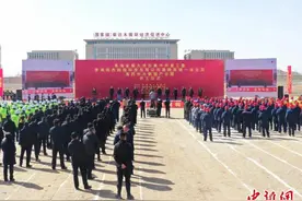 柴达木盆地305个重大项目集中开复工 总投资超千亿图片