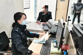 海外学生证件过期，户政窗口“隔空换证”图片