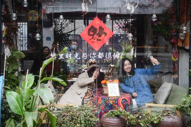 当生活成为一种景观：有烟火气的市集，有氛围感的菜场