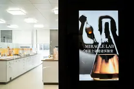 LA MER打造“奇迹实验室”，DIOR合作Parley for the Oceans推出男士沙滩装胶囊系列 | 是日美好事物图片