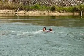 男子在泰国蹦极遭遇惊险：从10层楼高跳台跳下时，安全绳断了……图片