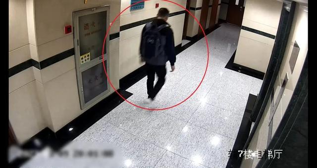 保险箱内68万现金“不撬而飞”？4小时后速破！