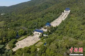 巍巍中山陵 联结两岸心图片